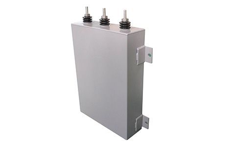 電容器的容量大小與什么有關(guān)？為什么？